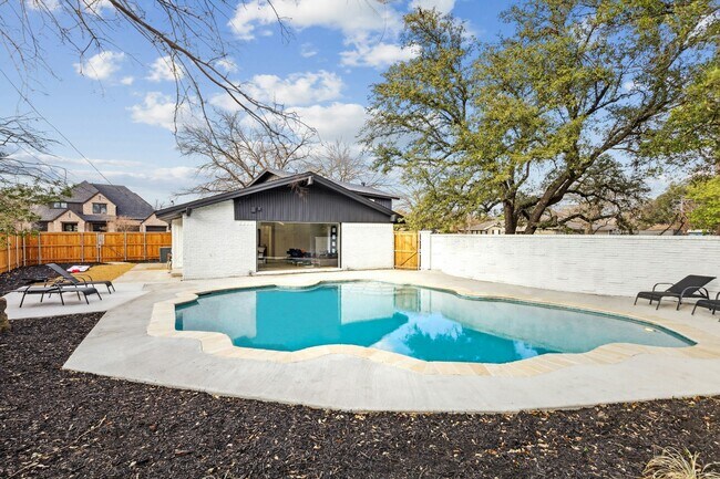 Building Photo - 3236 Golfing Green Pl