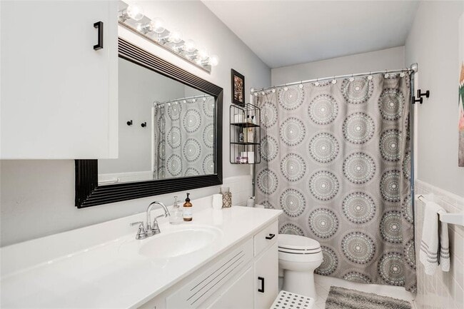 Building Photo - 11512 Oak Trail