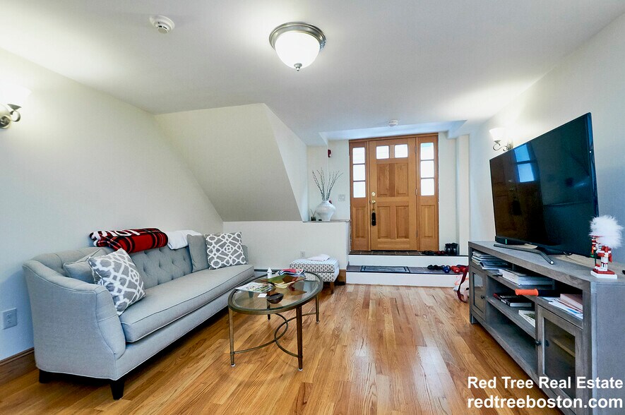 Building Photo - 16 S Russell St