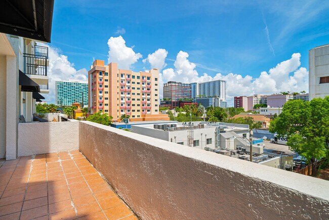 Building Photo - 600 S Dixie Hwy