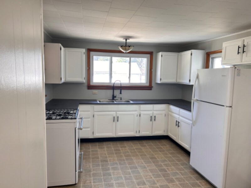 Building Photo - 115 3rd St