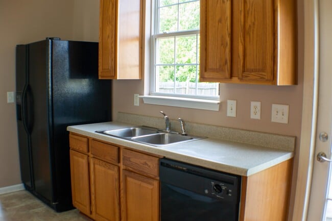 Building Photo - 5145 Mabe Dr