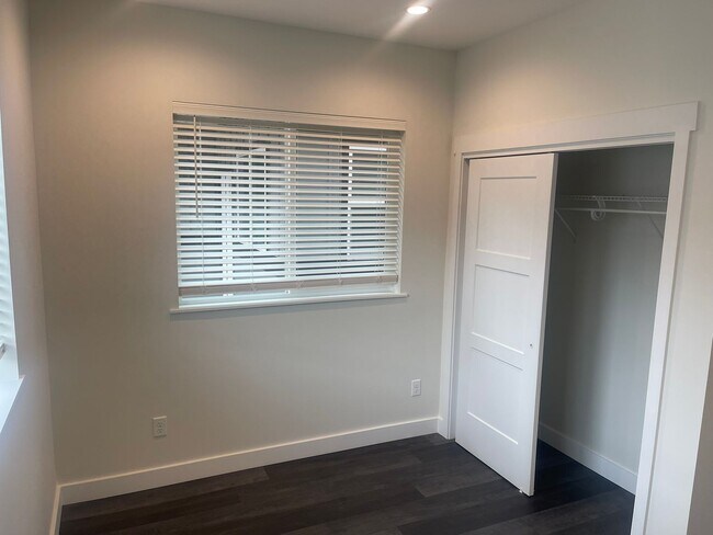 Building Photo - Brand new 2 bed/2 bath, central a/c, dishwasher, washer & dryer, deck & patio!