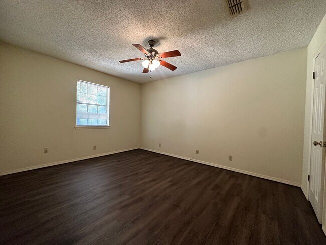 Building Photo - BRO314-316