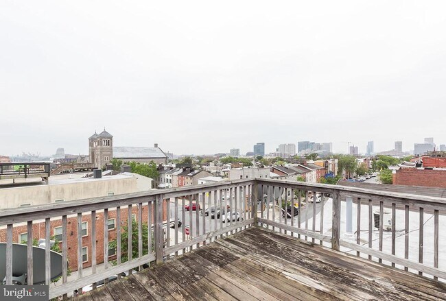 Building Photo - 249 S Chester St