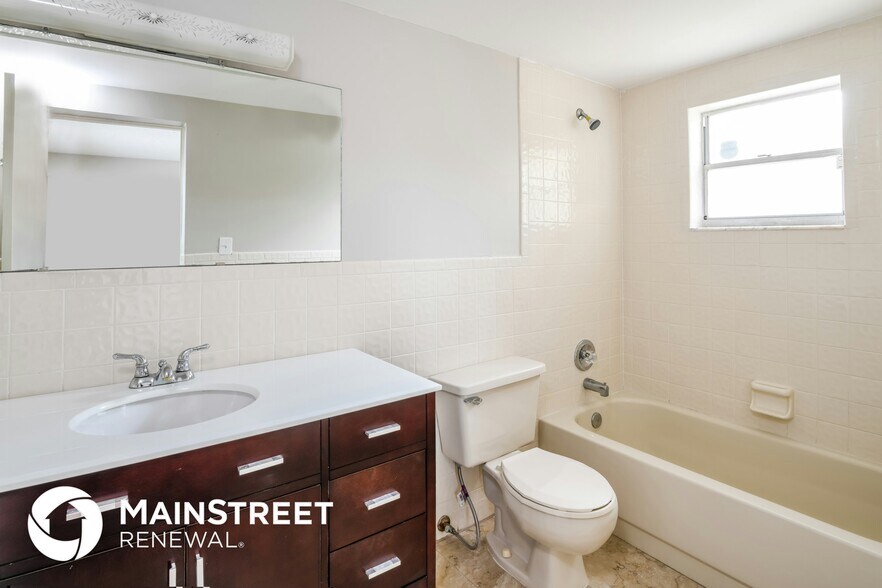 Building Photo - 610 Charlotte Ave