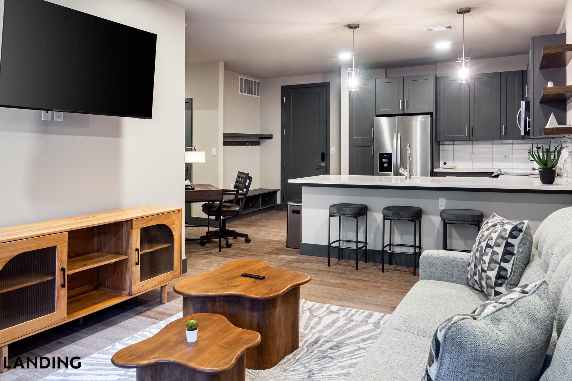 Building Photo - 415 E 2nd St S