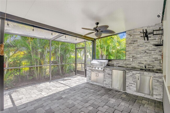 Building Photo - 6518 Park Strand Dr