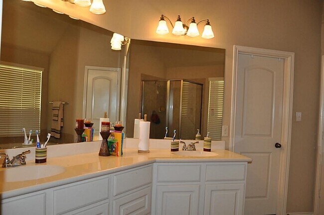 Building Photo - 13119 Sweetgum Shores Dr