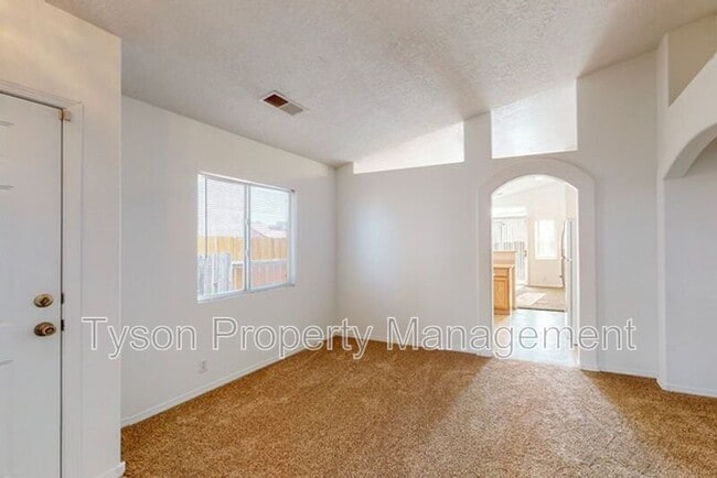 Building Photo - 7124 Labrador Dr NE
