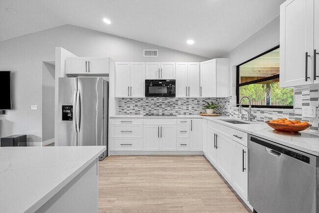 Building Photo - 1252 Raintree Ln