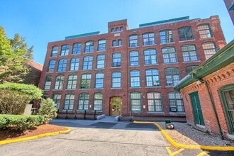 Building Photo - 200 Market St