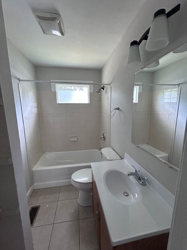 Building Photo - Updated 3-Bedroom Home for Rent | Southsid...