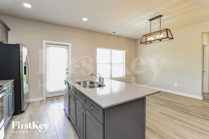 Building Photo - 310 Ridgeview Cir