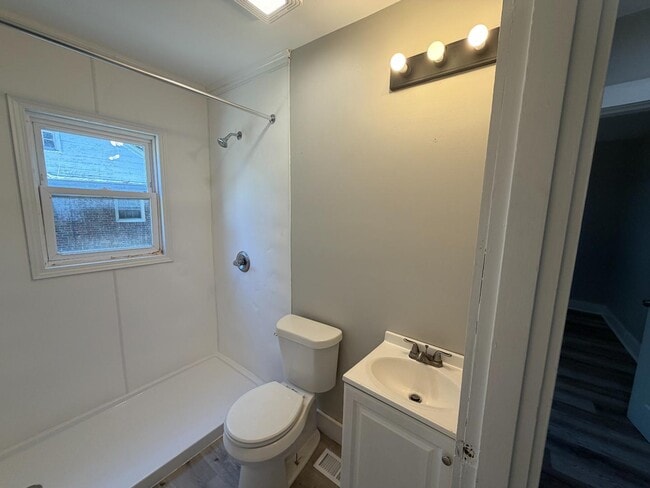 Building Photo - 1310 Martin St