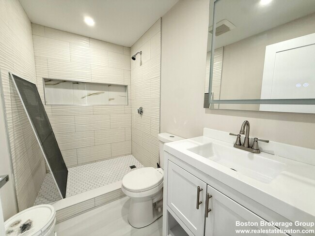 Building Photo - 10 Cawfield St