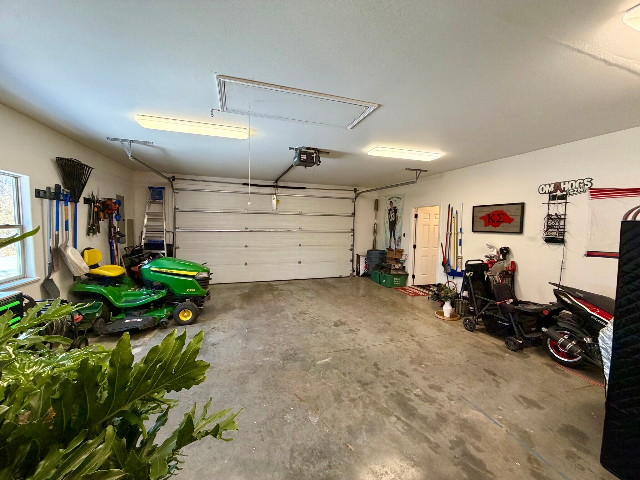 Building Photo - 1244 N Lewis Ave