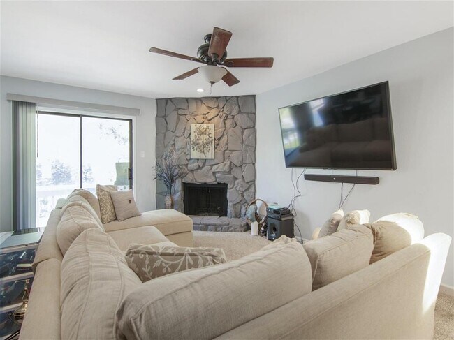 Building Photo - 19 Hideaway Dr