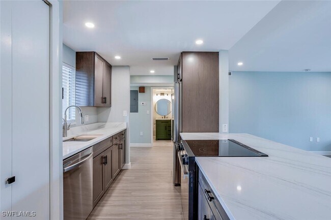 Building Photo - 6102 Whiskey Creek Dr
