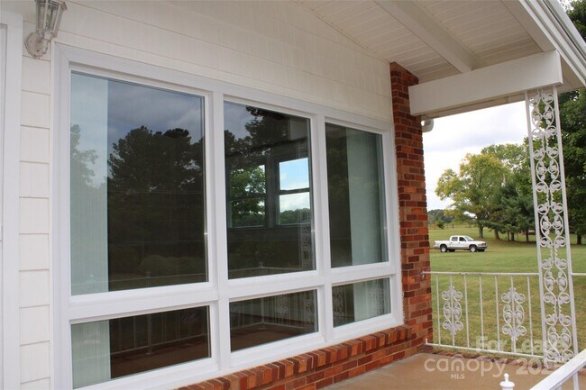 Building Photo - 4241 Burton Ln
