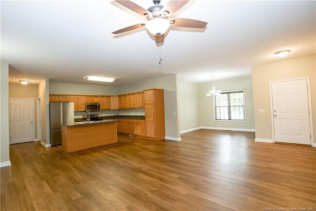 Building Photo - 110 Willow Creek Ln