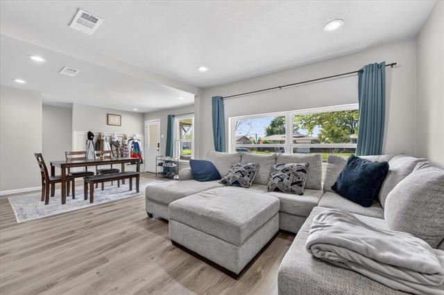 Building Photo - 324 N Shore Pl