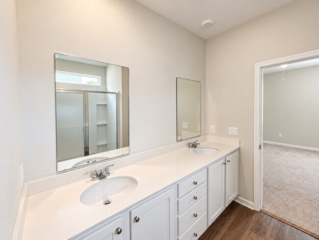 Building Photo - 833 Kirby Ct