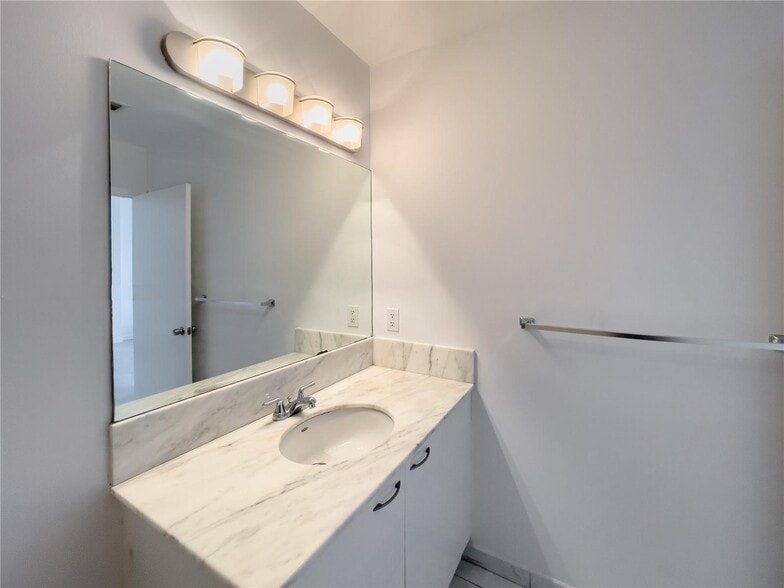 Building Photo - 133 NE 2nd Ave