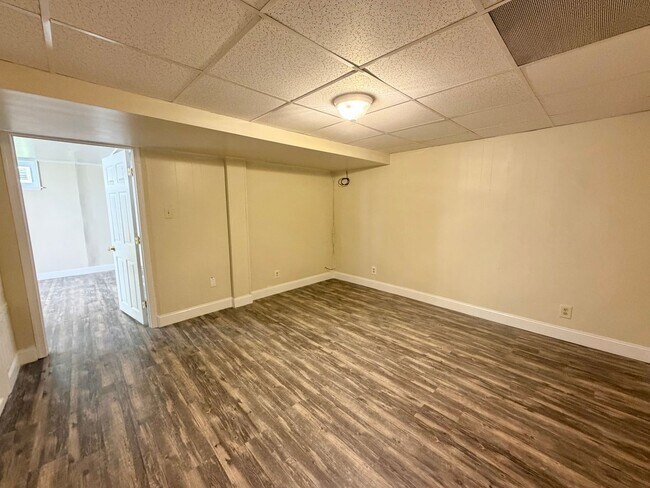 Building Photo - 1212 Agnes Street, Unit B - Cozy Studio Apartment in Charlottesville!