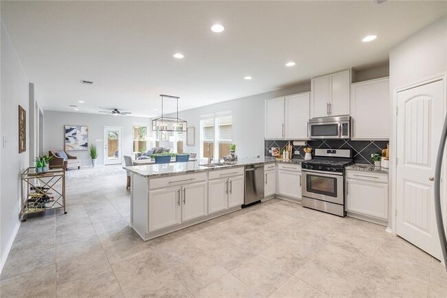 Building Photo - 6133 Mantalcino Dr