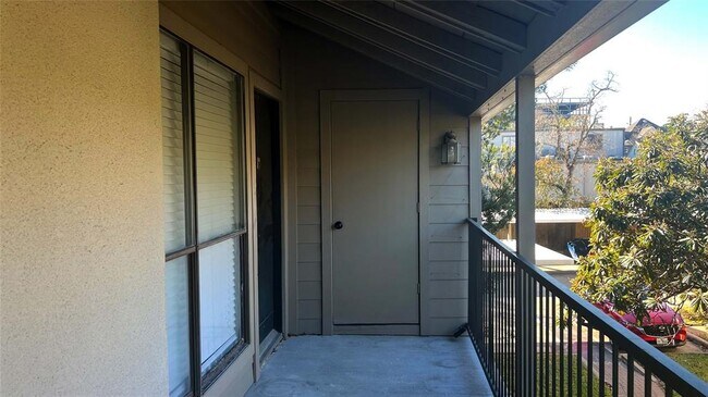 Building Photo - 1100 Augusta Dr