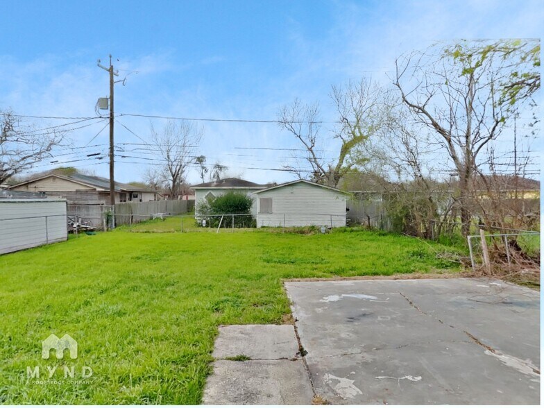 Building Photo - 4925 Merrimac St