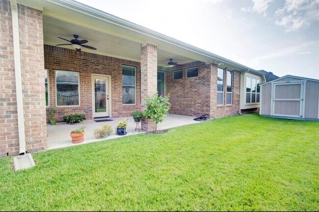 Building Photo - 2513 Golfcrest Dr