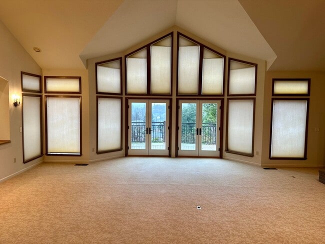 Building Photo - Available now, Executive 4 bdrm home with pool & hot tub!