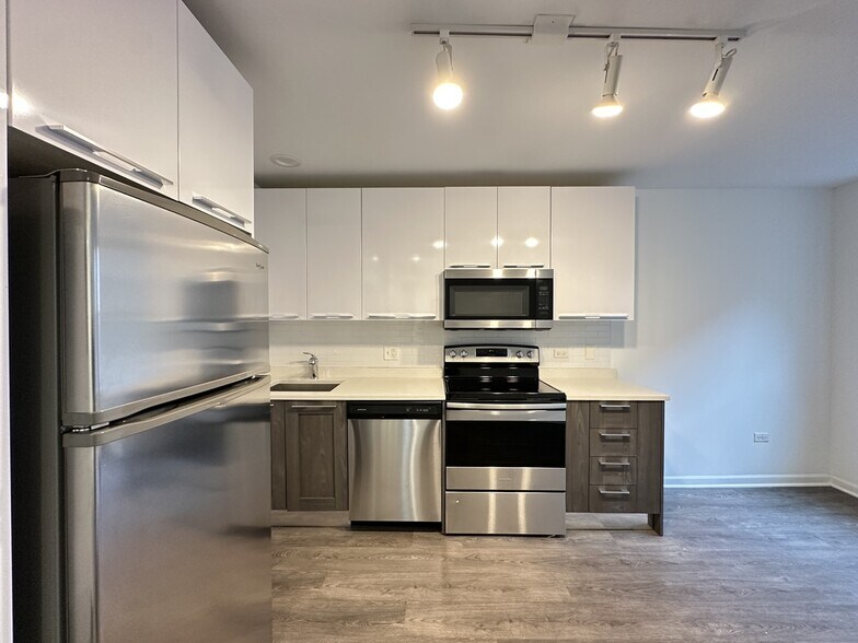 Building Photo - 940 W Winona St