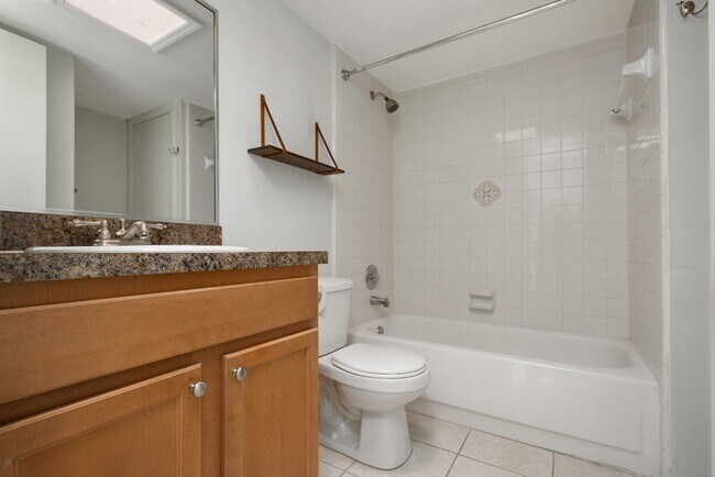Building Photo - 2808 Plaza Terrace Dr