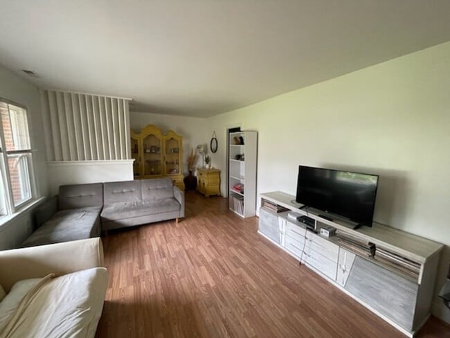 Building Photo - 7305 Harrison Ave