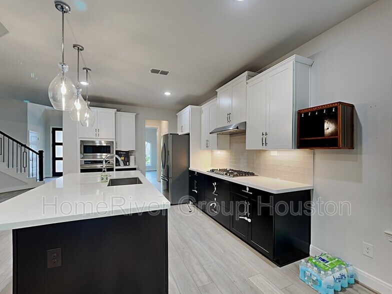 Building Photo - 8926 Emerald Cane Dr