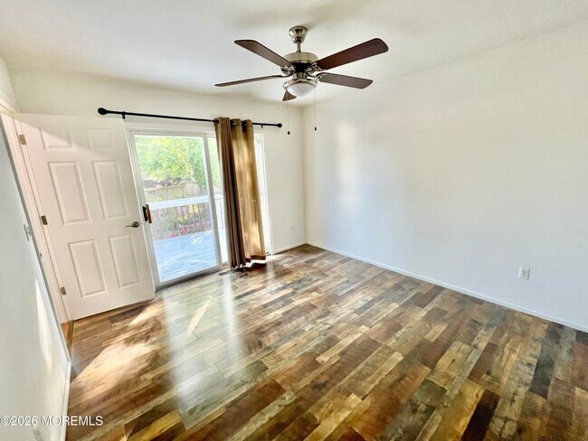 Building Photo - 220 Middie Ln