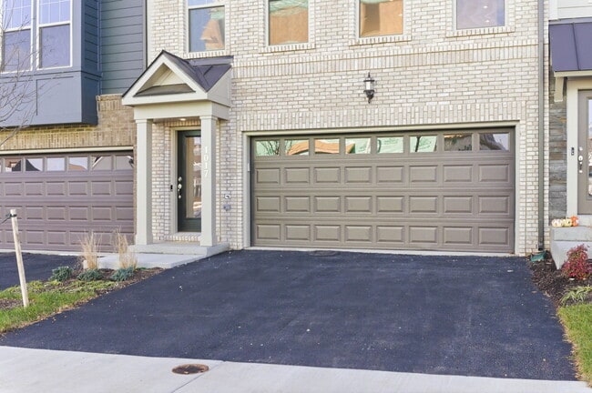 Building Photo - 1017 Venifena Terrace SE