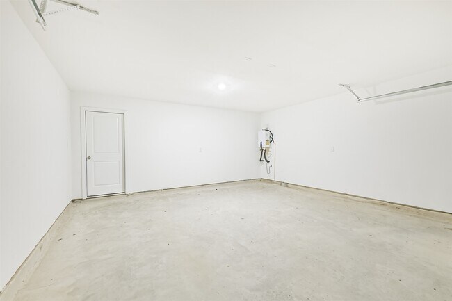 Building Photo - 11724 Lazy Oak Crk Dr