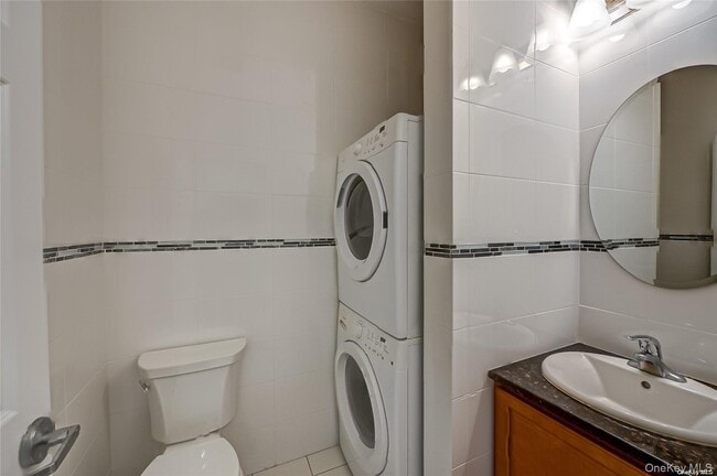 Building Photo - 328A Main St