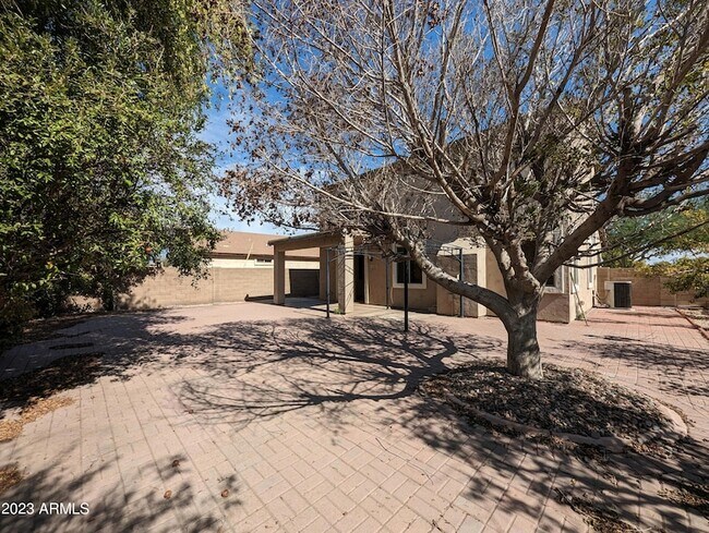 Building Photo - 5794 W Golden Ln