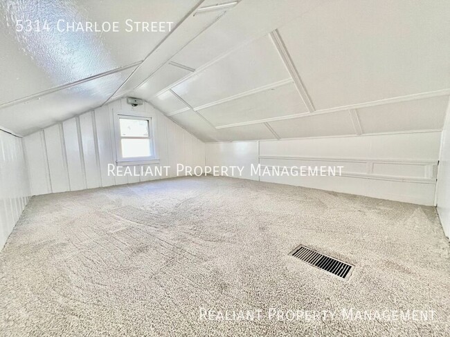 Building Photo - 5314 Charloe St