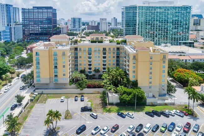 Building Photo - 403 S Sapodilla Ave