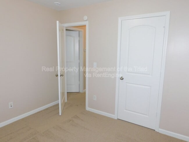 Building Photo - 2035 Chapel Park Ln