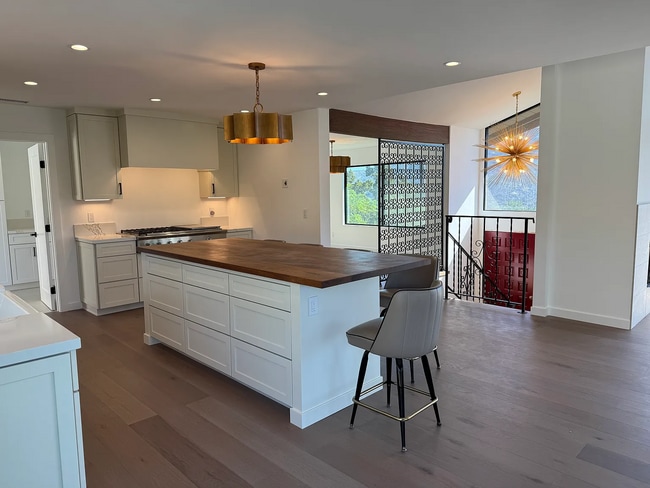 Building Photo - 2940 Sunset Hills