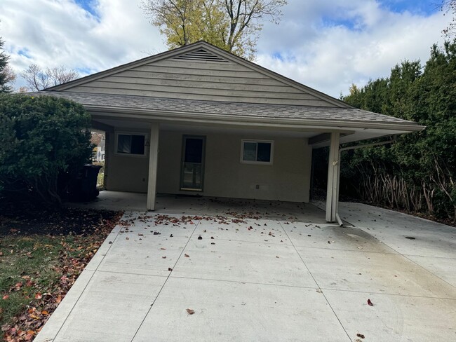 Building Photo - 3 Bedroom Single Family Home - Upper Arlin...