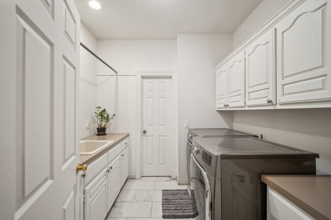 Building Photo - 3301 99th St S