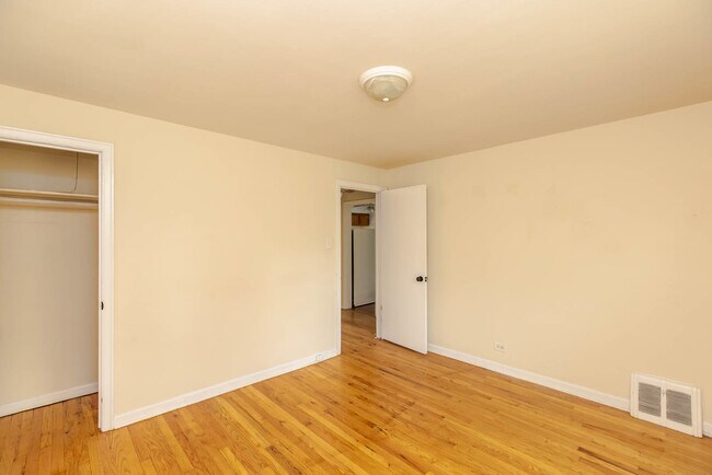 Building Photo - 4231 W Nelson St